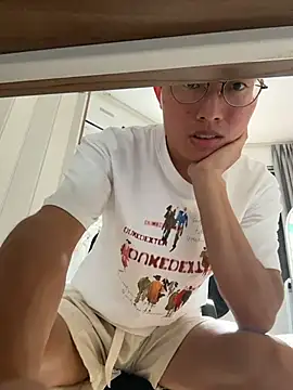 Snapshot of leeyoung_ chatting on October 8, 2025, 7:10 am leeyoung online show from October 8, 2025, 7:10 am