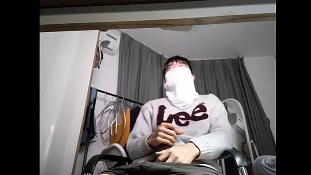 Snapshot of leeyoung_ chatting on December 1, 2025, 11:55 am leeyoung online show from December 1, 2025, 11:55 am