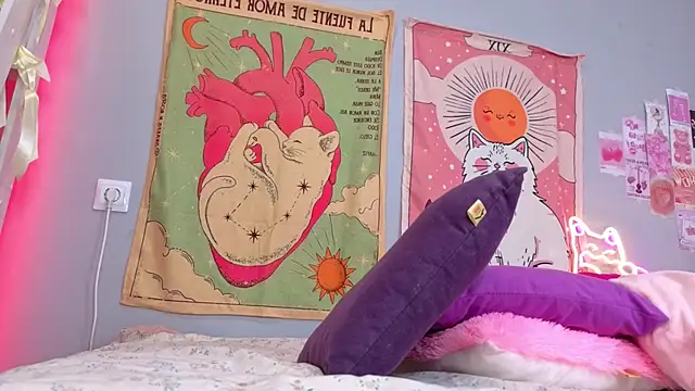 Leri Dells online show from April 6, 2026, 1:01 am