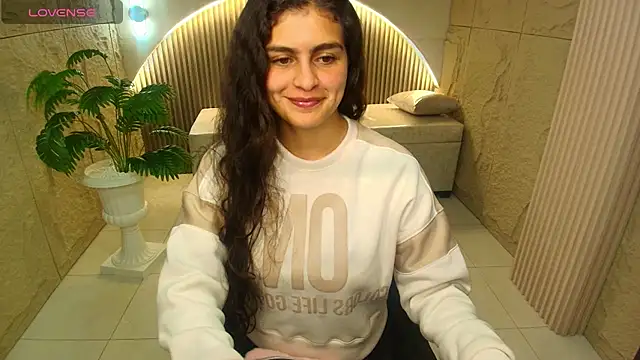 Snapshot of dany_r_ chatting on October 3, 2025, 1:23 pm dany r online show from October 3, 2025, 1:23 pm