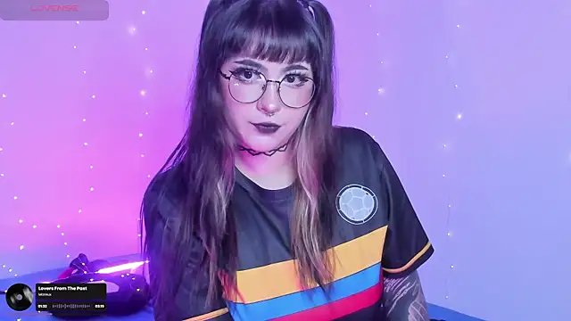 Snapshot of Hallucigenia_ chatting on July 3, 2026, 7:53 pm Hallucigenia online show from July 3, 2026, 7:53 pm