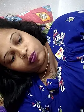 sweetqueen143 online show from February 9, 2026, 6:06 pm