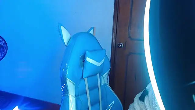 Gyal 8  online show from November 13, 2025, 3:10 am