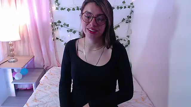 Snapshot of kamillew chatting on September 21, 2025, 12:10 pm kamillew online show from September 21, 2025, 12:10 pm