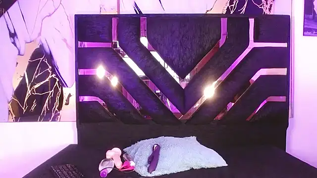 ladymooncs online show from September 30, 2025, 3:12 am