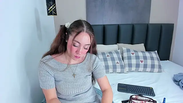 MyApril   online show from October 7, 2025, 12:39 pm