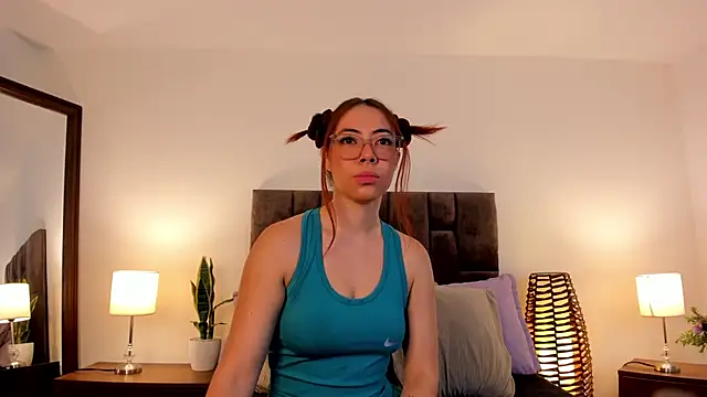 Snapshot of Aliccecullen chatting on November 5, 2025, 10:51 am Aliccecullen online show from November 5, 2025, 10:51 am