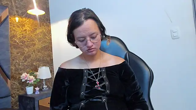 Asami Hattori online show from October 18, 2025, 11:23 am