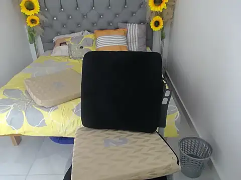 hotlesby valery online show from November 19, 2025, 8:09 pm