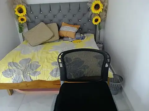 hotlesby valery online show from January 17, 2026, 12:09 pm