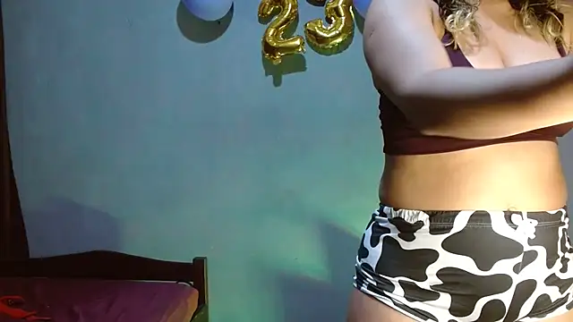 Snapshot of MelissaTommy chatting on October 13, 2025, 7:04 pm MelissaTommy online show from October 13, 2025, 7:04 pm