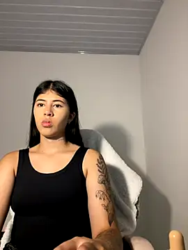 Snapshot of Carolinecute chatting on October 16, 2025, 11:57 pm Carolinecute online show from October 16, 2025, 11:57 pm
