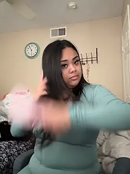 Snapshot of kiaradanielaxx chatting on February 13, 2026, 12:10 am kiaradanielaxx online show from February 13, 2026, 12:10 am