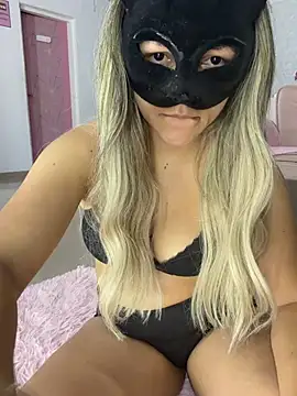 Valeriacris online show from May 3, 2026, 1:00 am