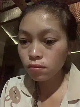 Snapshot of Halyy_xx chatting on October 4, 2025, 12:45 am Halyy xx online show from October 4, 2025, 12:45 am