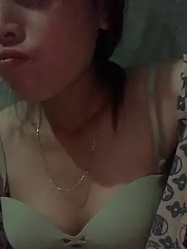 Snapshot of Halyy_xx chatting on October 19, 2025, 11:57 am Halyy xx online show from October 19, 2025, 11:57 am