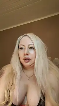 Snapshot of MarinaMargo chatting on November 19, 2025, 10:43 pm MarinaMargo online show from November 19, 2025, 10:43 pm