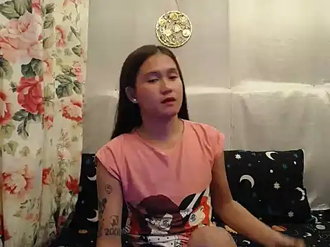 girlyesha online show from October 18, 2025, 11:23 am