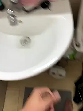 tusmuertos420 online show from November 7, 2025, 8:02 pm