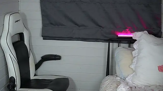 Peachxlush online show from October 3, 2025, 6:09 pm