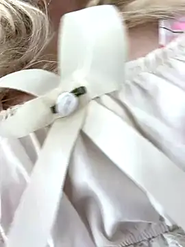 RonnieKiss online show from November 15, 2025, 3:54 am