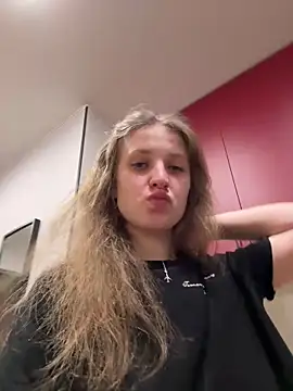 Snapshot of Niksa99x chatting on February 21, 2026, 7:43 am Niksa99x online show from February 21, 2026, 7:43 am