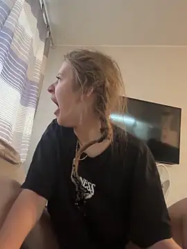 Snapshot of Niksa99x chatting on October 28, 2025, 9:52 am Niksa99x online show from October 28, 2025, 9:52 am