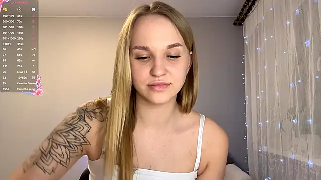 TanekaBoitel online show from December 19, 2025, 4:53 pm