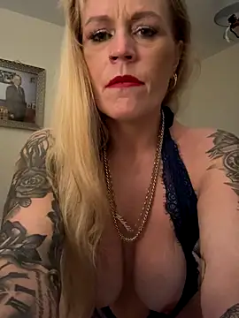 Snapshot of Carmen36XX chatting on October 19, 2025, 10:23 pm Carmen36XX online show from October 19, 2025, 10:23 pm