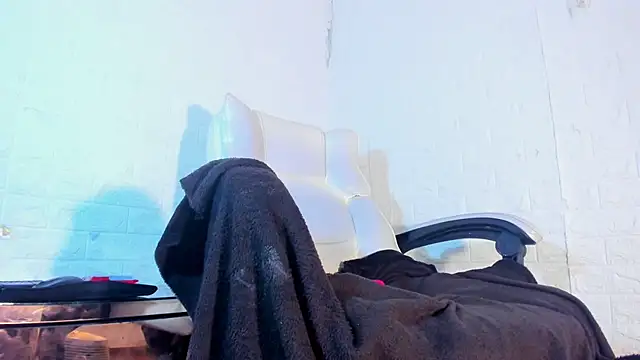 Marian Cristal online show from November 29, 2025, 2:12 am