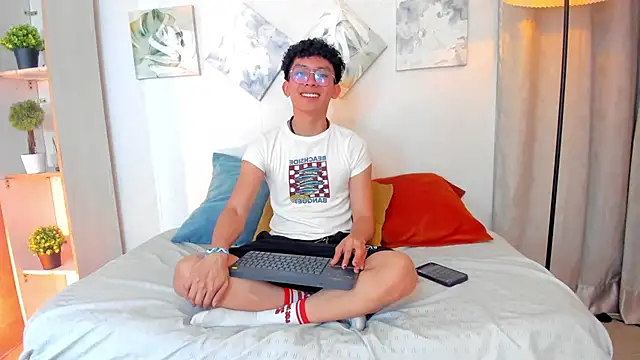 Snapshot of liam_twiink chatting on January 18, 2026, 2:37 am liam twiink online show from January 18, 2026, 2:37 am