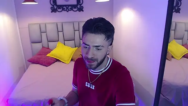 Snapshot of bastian12__ chatting on October 17, 2025, 1:24 pm bastian12   online show from October 17, 2025, 1:24 pm