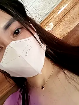 zuzuuLy online show from November 4, 2025, 7:01 am