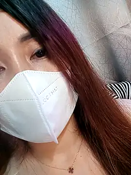 zuzuuLy online show from October 21, 2025, 3:33 pm