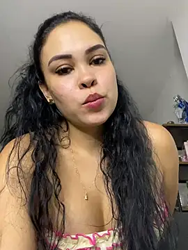 Snapshot of FOX_LATINA chatting on July 14, 2026, 2:05 am FOX LATINA online show from July 14, 2026, 2:05 am