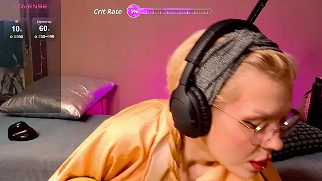 tacodeluxxxe online show from November 23, 2025, 11:04 pm