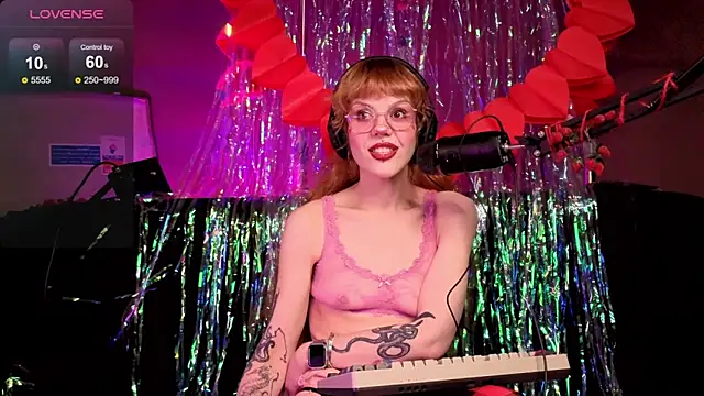 tacodeluxxxe online show from February 7, 2026, 5:26 am