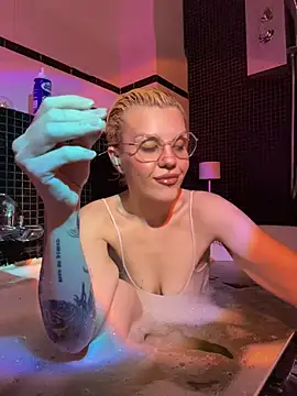 tacodeluxxxe online show from November 5, 2025, 4:21 pm