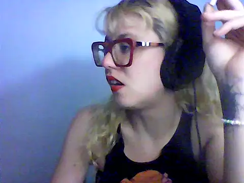 Snapshot of BlondieTami chatting on October 23, 2025, 11:31 am BlondieTami online show from October 23, 2025, 11:31 am