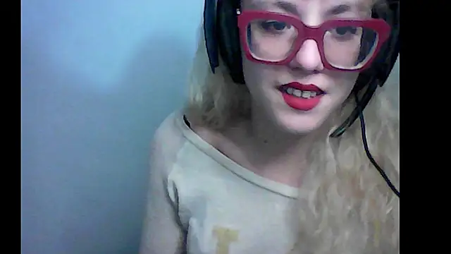 Snapshot of BlondieTami chatting on October 10, 2025, 5:03 pm BlondieTami online show from October 10, 2025, 5:03 pm