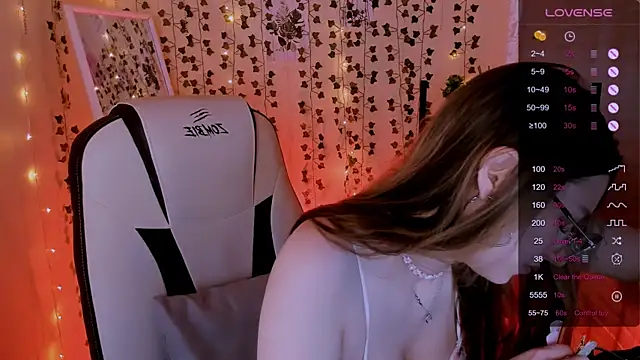 LinaBlossom  online show from April 21, 2026, 2:25 am