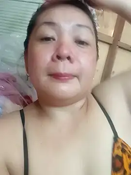 Snapshot of hornymom_01 chatting on October 17, 2025, 5:22 am hornymom 01 online show from October 17, 2025, 5:22 am