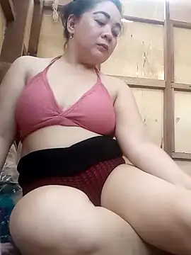 Snapshot of hornymom_01 chatting on October 5, 2025, 5:09 am hornymom 01 online show from October 5, 2025, 5:09 am