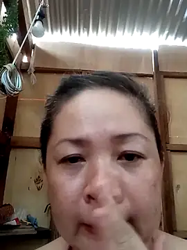 Snapshot of hornymom_01 chatting on September 29, 2025, 5:36 am hornymom 01 online show from September 29, 2025, 5:36 am