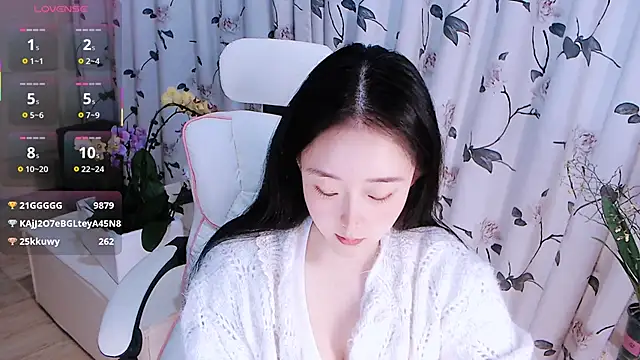 Niannian- online show from December 5, 2025, 6:06 pm