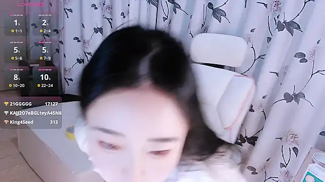 Niannian- online show from November 26, 2025, 6:08 pm