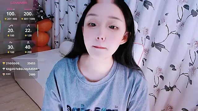 Niannian- online show from November 6, 2025, 5:06 pm