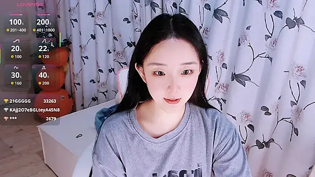 Niannian- online show from November 5, 2025, 5:16 pm