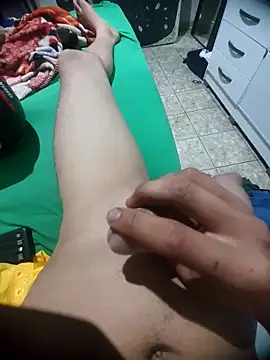 douglasdesouza22 online show from October 17, 2025, 10:55 pm