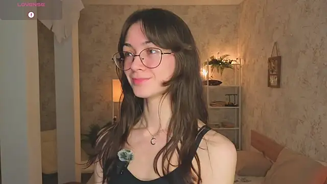 ReneeLippeatt online show from November 5, 2025, 7:28 pm